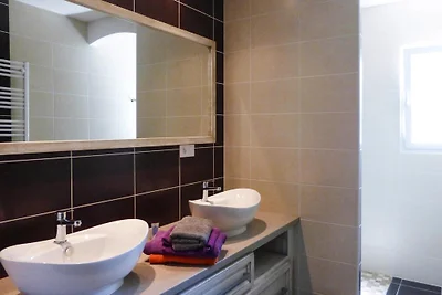 Hübsches Ferienhaus mit Garten und Privatpool...