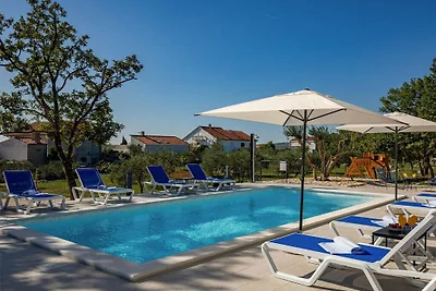 Seaview Villa Deep Green with pool
