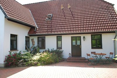 Landhaus mit Schwimmbad in Dargun