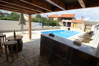 Villa in Policnik met zwembad