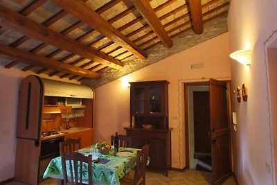 Intero Agriturismo con appartamenti indipende...