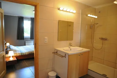 Modernes Ferienhaus mit ruhigem Garten in...