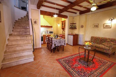Üppige Wohnung in Lucignano mit Pool