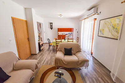 Ferienhaus in Veli Iz mit umzהuntem Garten