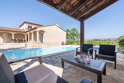 Luxe villa in Oupia met privé zwembad