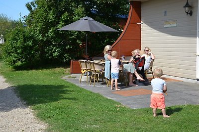 Fraaie tent met keuken en douche bij zee en...