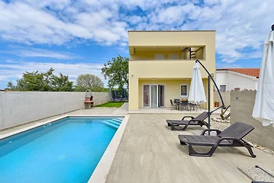Moderne Villa mit privatem Hydromassagepool