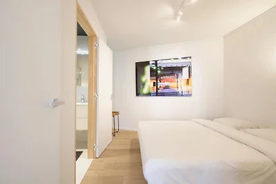 Elegante Wohnung mit seitlichem Meerblick