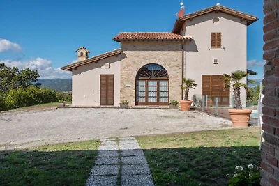 Appartamento in agriturismo con piscina e tan...