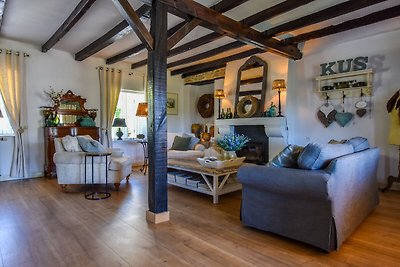 Cosy town house on the edge of a bastide with...