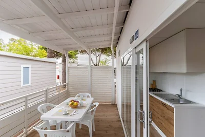Mobilhome im Ferienpark mit grosser...