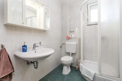 Schöne Wohnung in Mandre mit Grill