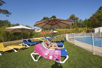 Villa con lavastoviglie, in un ambiente verde