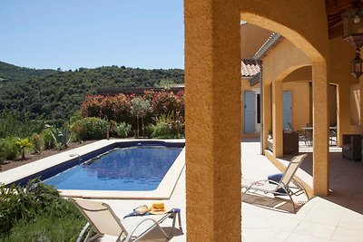 Moderne Villa mit privatem Pool in Roquebrun