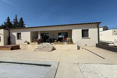 Villa mit Pool und Jacuzzi nahe Châteauneuf-d...