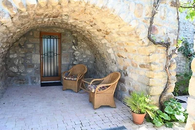 Spaziosa villa con piscina a Largentière