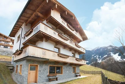 Chalet con terrazza panoramica a Zell am...