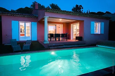 Villa mit Schwimmbad, nur 1 km. aus dem Meer