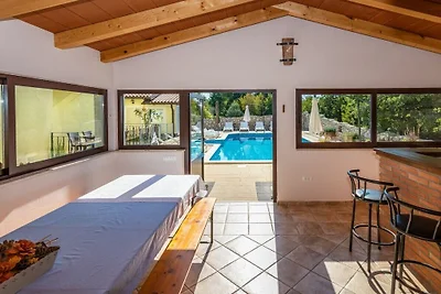 Apartamento vacacional en Labin con piscina.