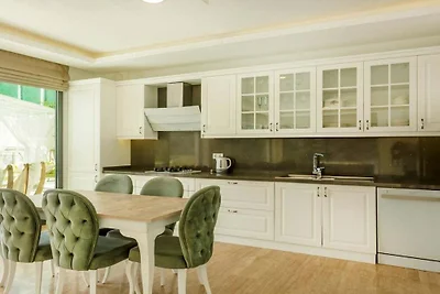 Villa in Kalkan mit Schwimmbecken