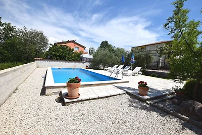 Charmante Villa mit Pool in Zbandaj