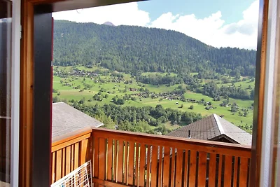 Chalet in Wiler bij Skilift & Uitzicht