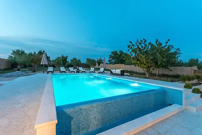 Modernes Ferienhaus in Pristeg mit Pool