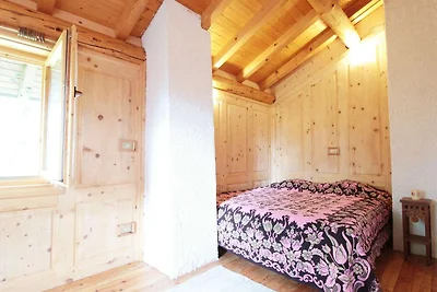 Hervorragende Berghütte aus Holz zwischen Ven...