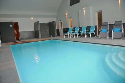 Gemütliches Ferienhaus in SommeLeuze mit Pool