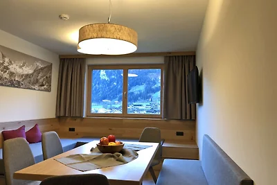 Modernes Bauernhaus mit Balkon in Schwendau