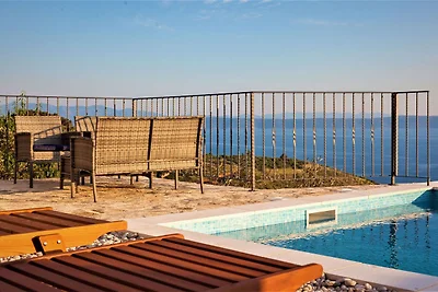 Villa in Podgora mit beheiztem Pool