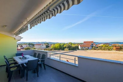 Villa Ava - Five Bedroom Villa with Swimming...