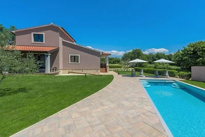 Holiday home in Tinjan with swimming pool