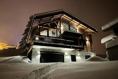 Chalet in Gollet mit Pool und Bergblick