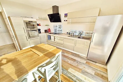 Ferienhaus in Plouhinec mit Terrasse
