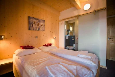Lebhaftes Chalet mit Whirlpool