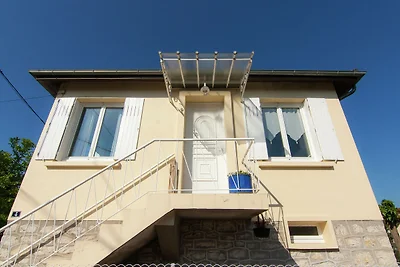 Elegantes Ferienhaus mit Garten