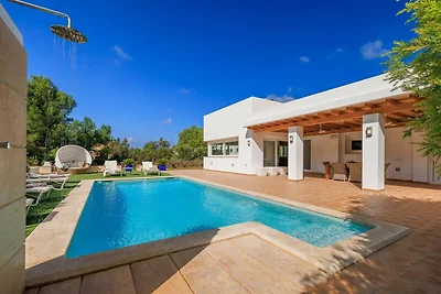 Gezellige villa in St Josep met privé zwembad