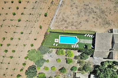 Ferienhaus in Llubi mit Schwimmbecken