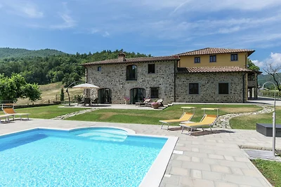 Schönes Herrenhaus in Poppi mit Pool