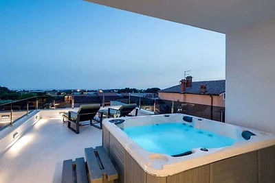 Villa in Novigrad mit Schwimmbecken