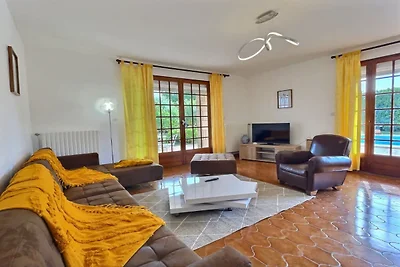 Villa con piscina per 10 ospiti