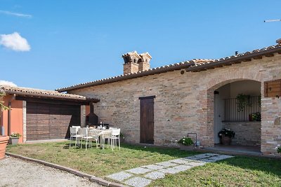 Appartamento in agriturismo con piscina e tan...