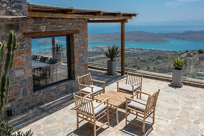 Moderne villa aan het water in Elounda