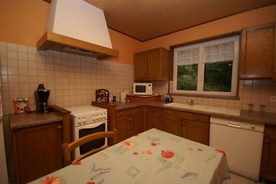 Gemütliches Ferienhaus inmitten von Wäldern i...