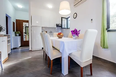 Bella casa vacanza con piscina privata a Mali...