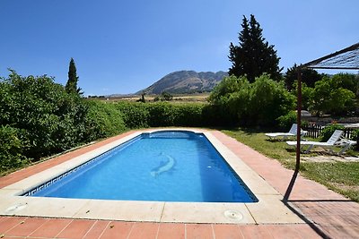 Luxuriöse Villa in Loja mit Swimmingpool