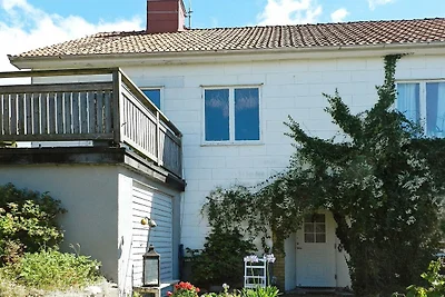 3 persone case ad LYSEKIL