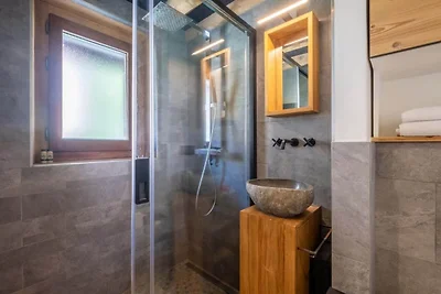 Chalet im Stadtzentrum mit Bergblick