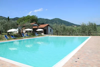 Schönes Bauernhaus in San Baronto mit...